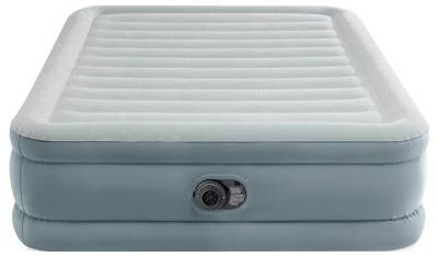 Aufblasbares Luftbett mit integrierter Pumpe, hellgrau gefärbt, zeigt Seitenansicht mit zentraler Inflationsventil.