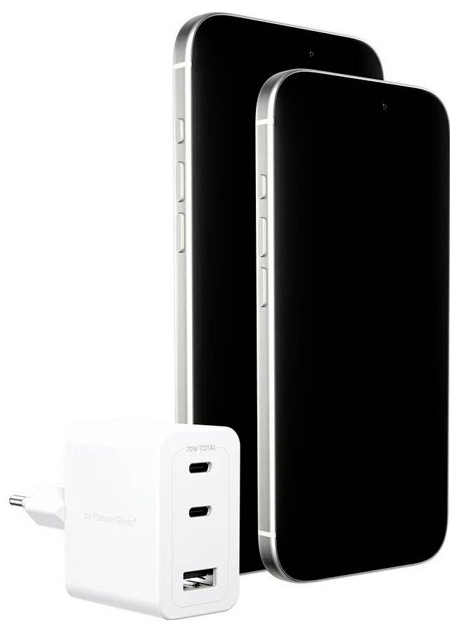 Zwei schwarze Smartphones ohne sichtbares Branding, aufrecht stehend; davor ein weißer Ladapterr mit zwei USB- und einem USB-C-Anschluss.