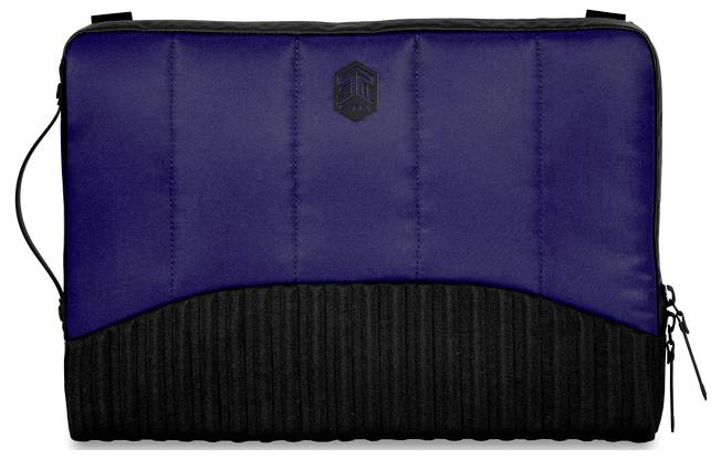 Ein blau und schwarz gepolsterter Laptop-Sleeve mit einem Reißverschluss und einem Hexagon-Logo in der Mitte oben.