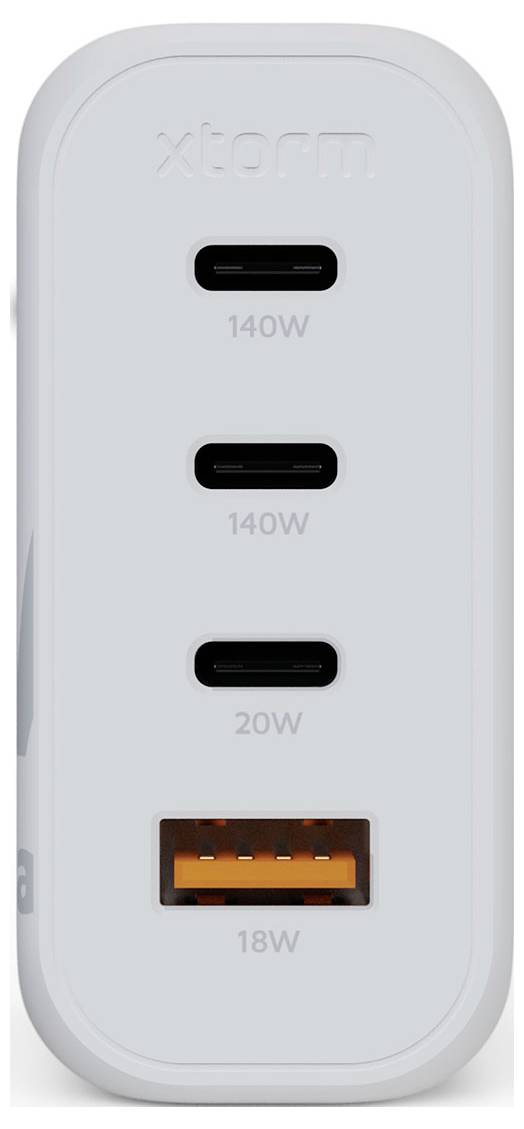 Ein weißer Ladestecker mit vier Anschlüssen: zwei mit der Bezeichnung '140W', ein '20W' USB-C und ein '18W' USB-A, entwickelt für vielseitiges Gerätenladen.