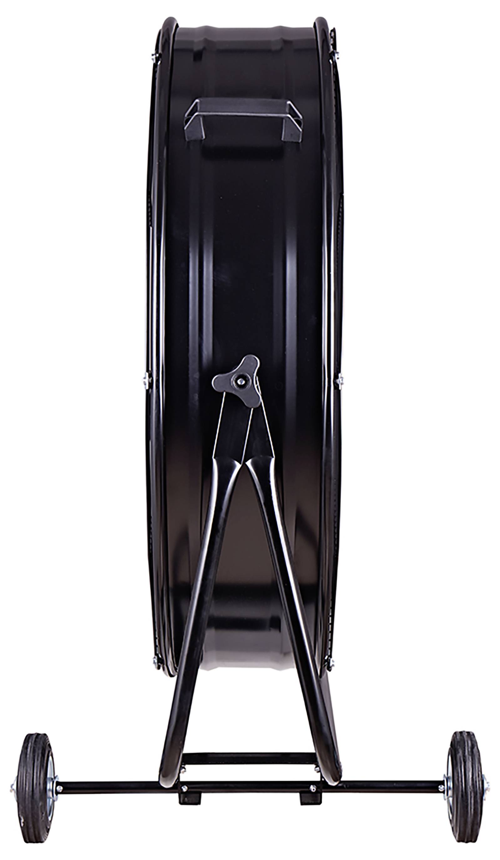 Ein großer, schwarzer Industrielüfter, von der Seite betrachtet, mit seinem kreisförmigen Laufradgehäuse und einem stabilen Ständer mit kleinen Rollen.