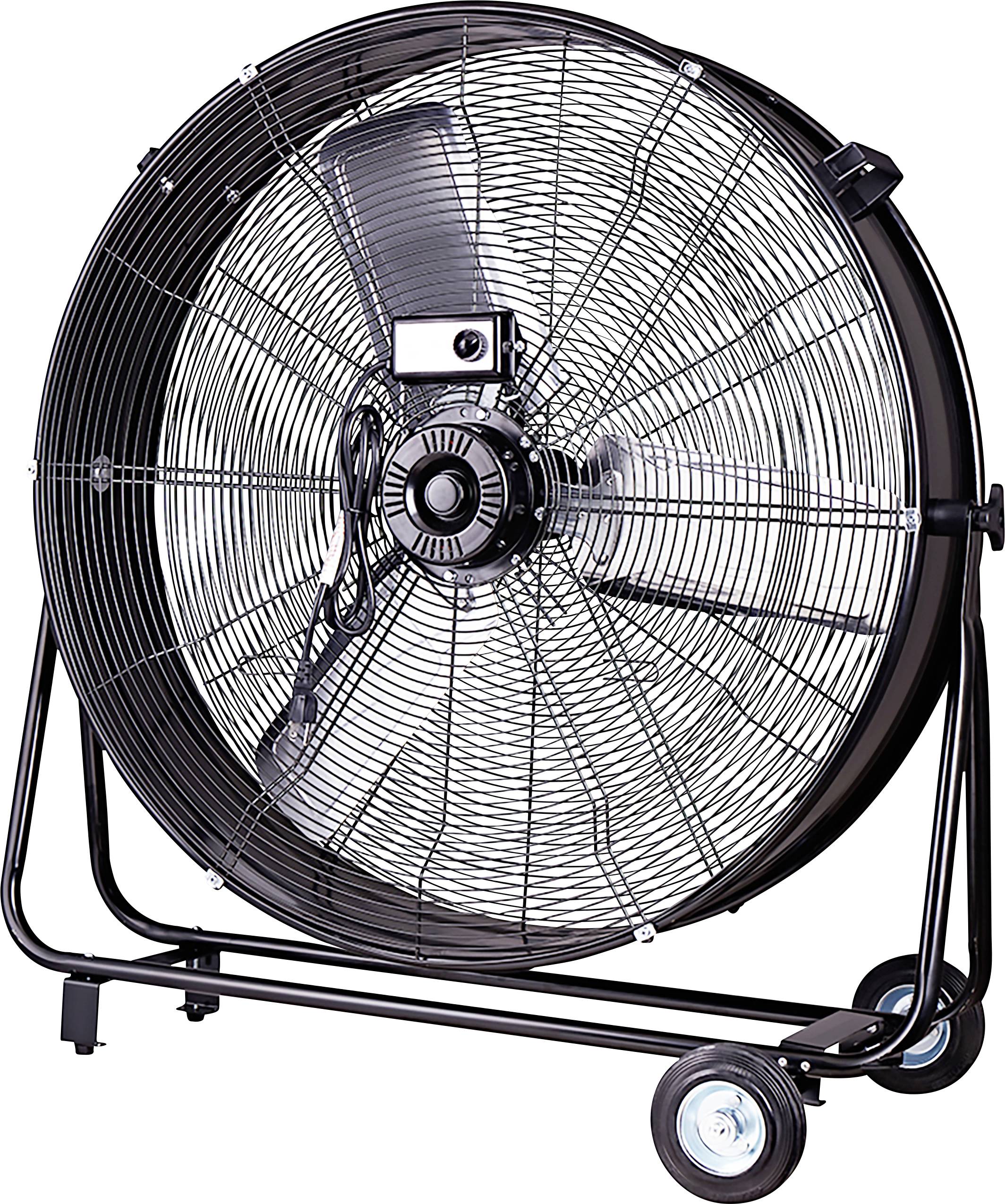 Ein großer schwarzer Metall-Industrie-Ventilator auf einem Ständer mit Rollen, ausgestattet mit einem Schutzgitter und einem verstellbaren Neigungsmechanismus.