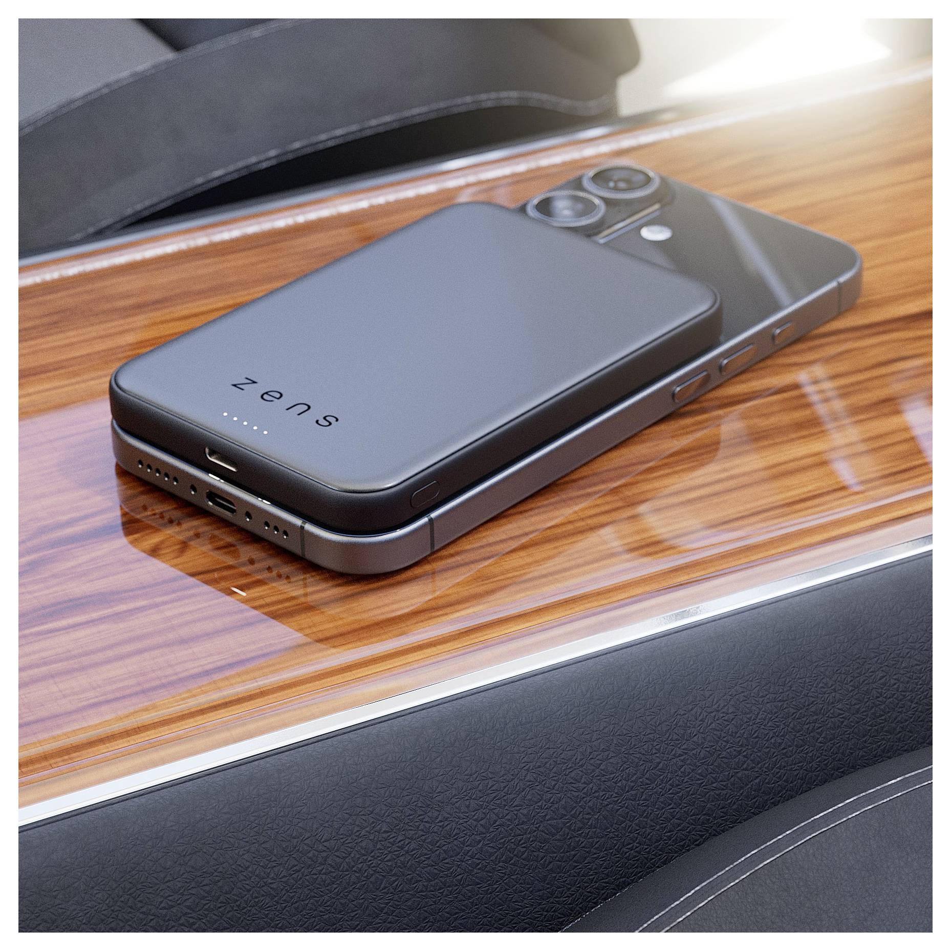 Schwarzes Smartphone in einem schlanken schwarzen Gehäuse liegt mit der Vorderseite nach unten auf einer Holzmaserungsoberfläche und zeigt dual Rückkameras und 