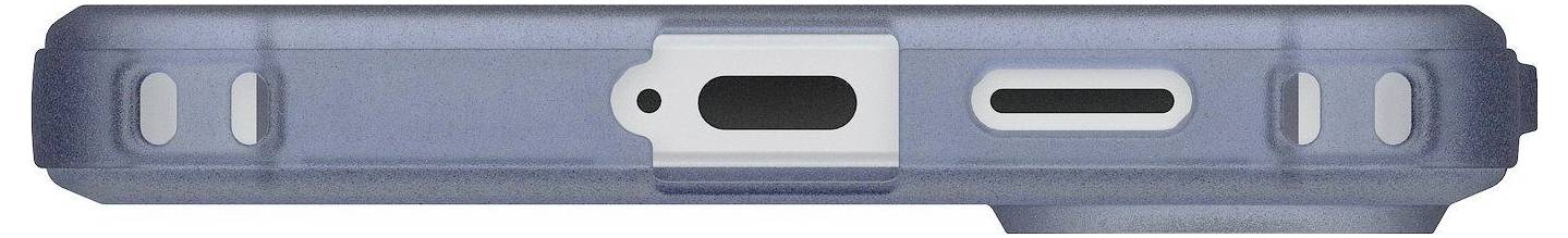 Eine Nahaufnahme einer Seitenansicht einer blauen Smartphone-Schutzhülle, die präzise Aussparungen für Anschlüsse und Tasten zeigt, mit einer sichtbaren Erhebung für die Kamera.