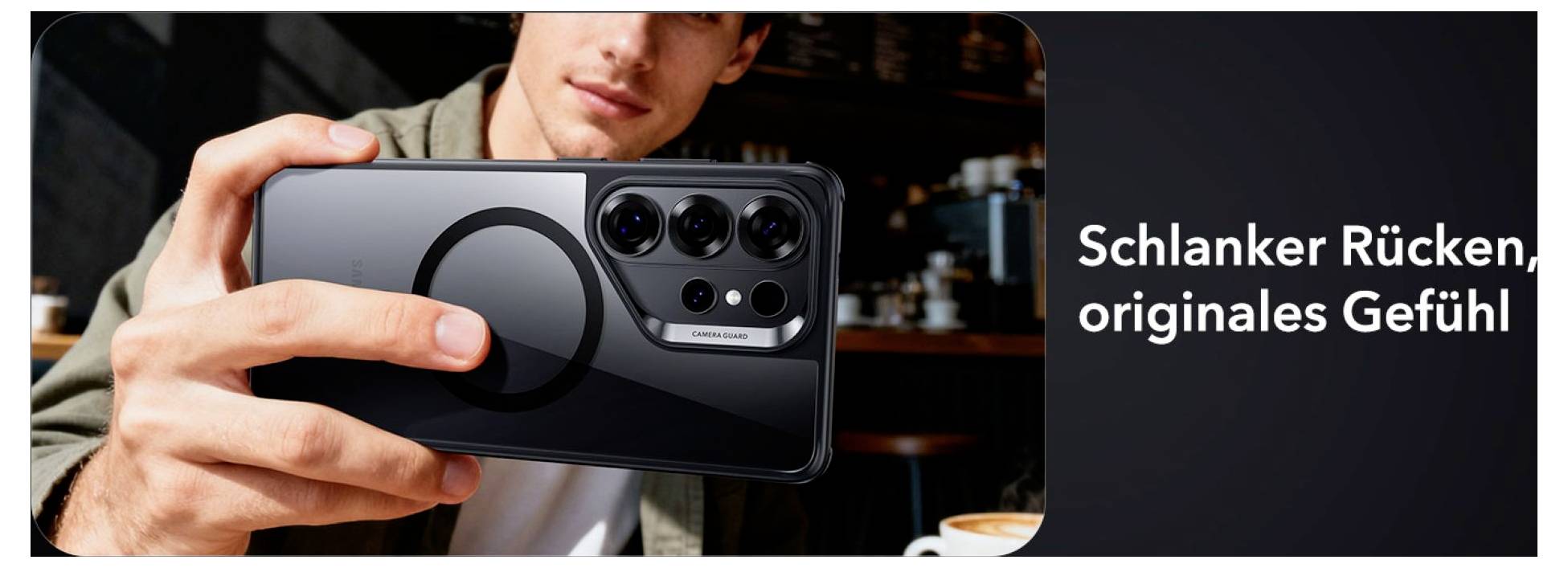 Mann hält Smartphone mit drei Kameras; Text: Schlanker Rücken, originales Gefühl.