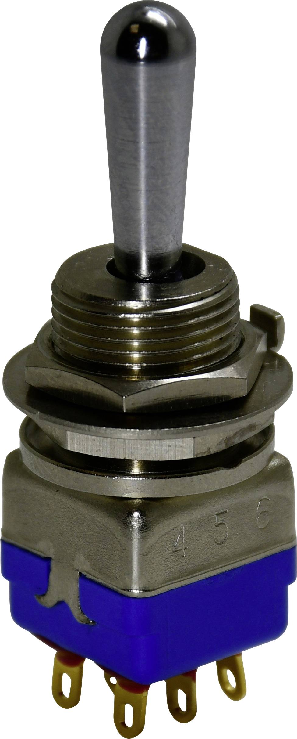 Ein metallischer Kippschalter mit blauer Basis und sechs goldenen Stiften am unteren Ende, üblicherweise in elektronischen Geräten zur Schaltkreissteuerung verwendet.