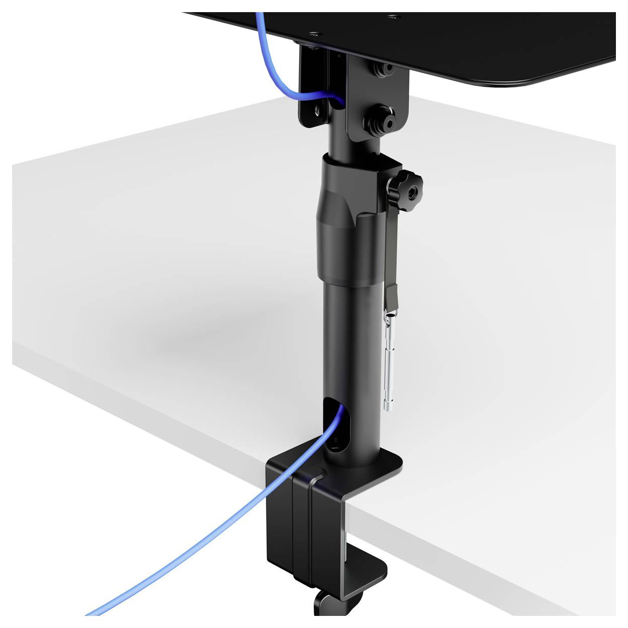 Ein an der Schreibtischkante montierter Monitorarm mit Kabelführung, durch die ein blaues Kabel geführt wird.