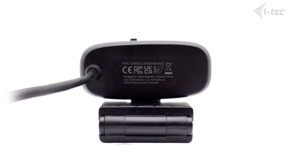 Rückansicht einer schwarzen Webcam mit Zertifizierungslogos und Text „P/N: CAMOBLDOU04K36020