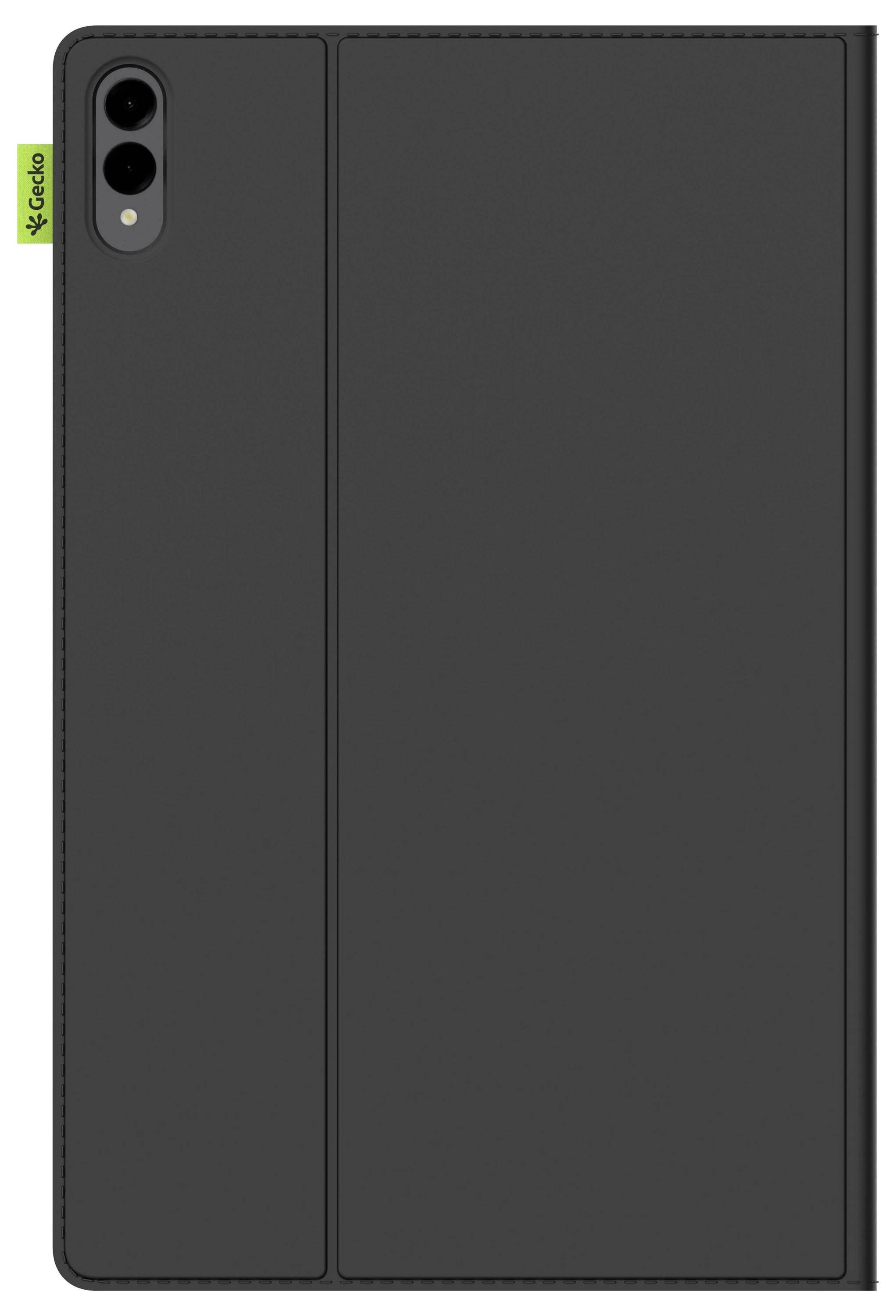 Ein schwarzes Tablet-Etui mit aufklappbarem Deckel und zwei Kameraausschnitten auf der linken Seite. Ein kleines grünes Etikett mit einem Logo ist oben sichtbar.