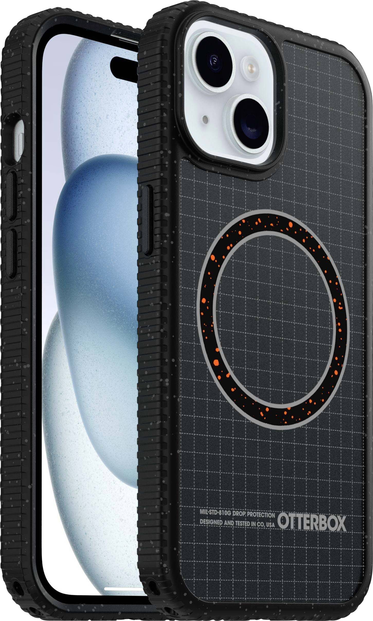 Ein Smartphone mit einer schwarzen, robusten Otterbox-Schutzhülle mit Rastermuster und kreisförmigem Magnetdesign auf der Rückseite, aus einem Winkel fotografiert.