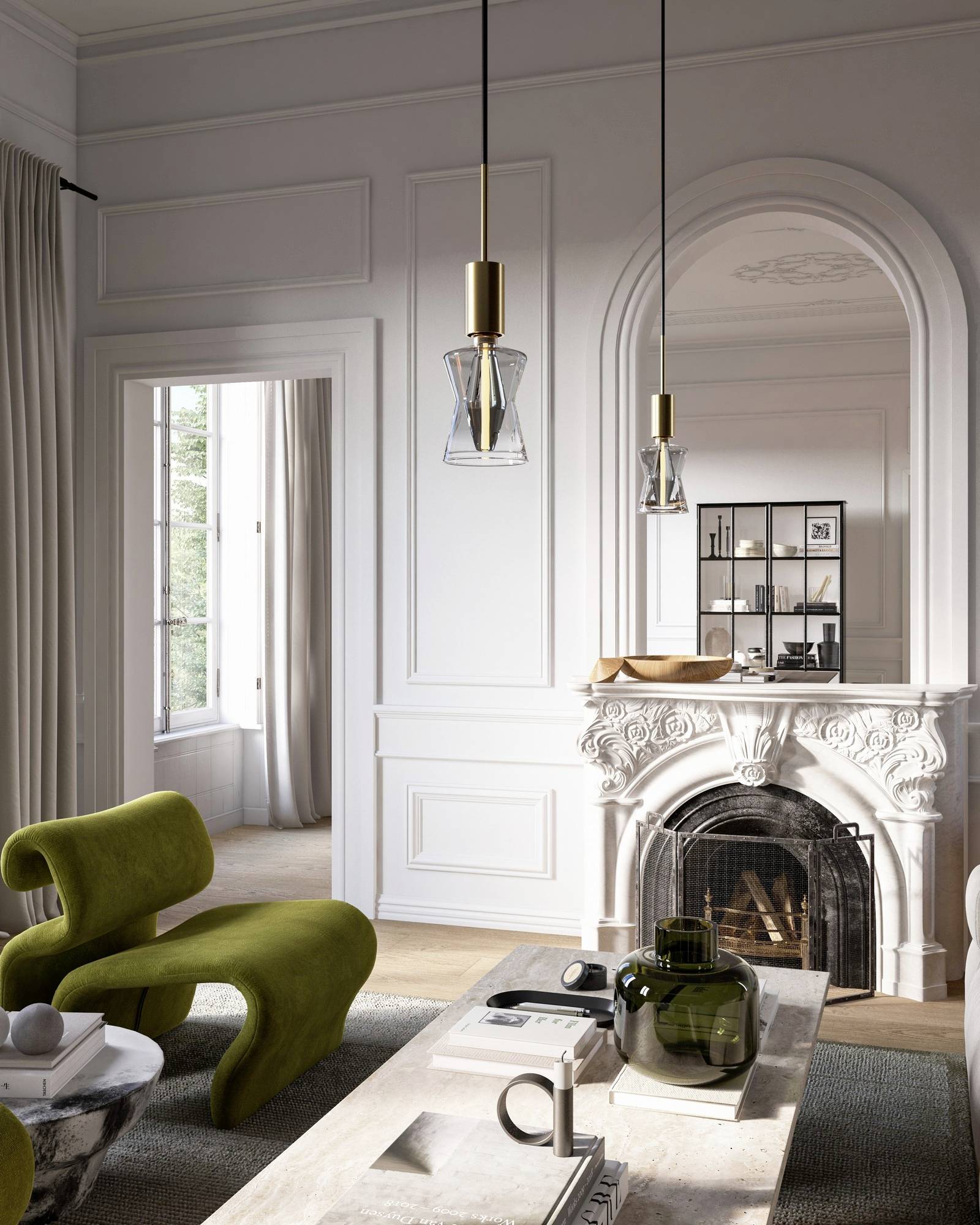 Ein stilvolles Wohnzimmer mit grünen Stühlen, einem dekorativen Kamin, modernen Pendelleuchten und großen Fenstern, die Tageslicht hereinlassen.