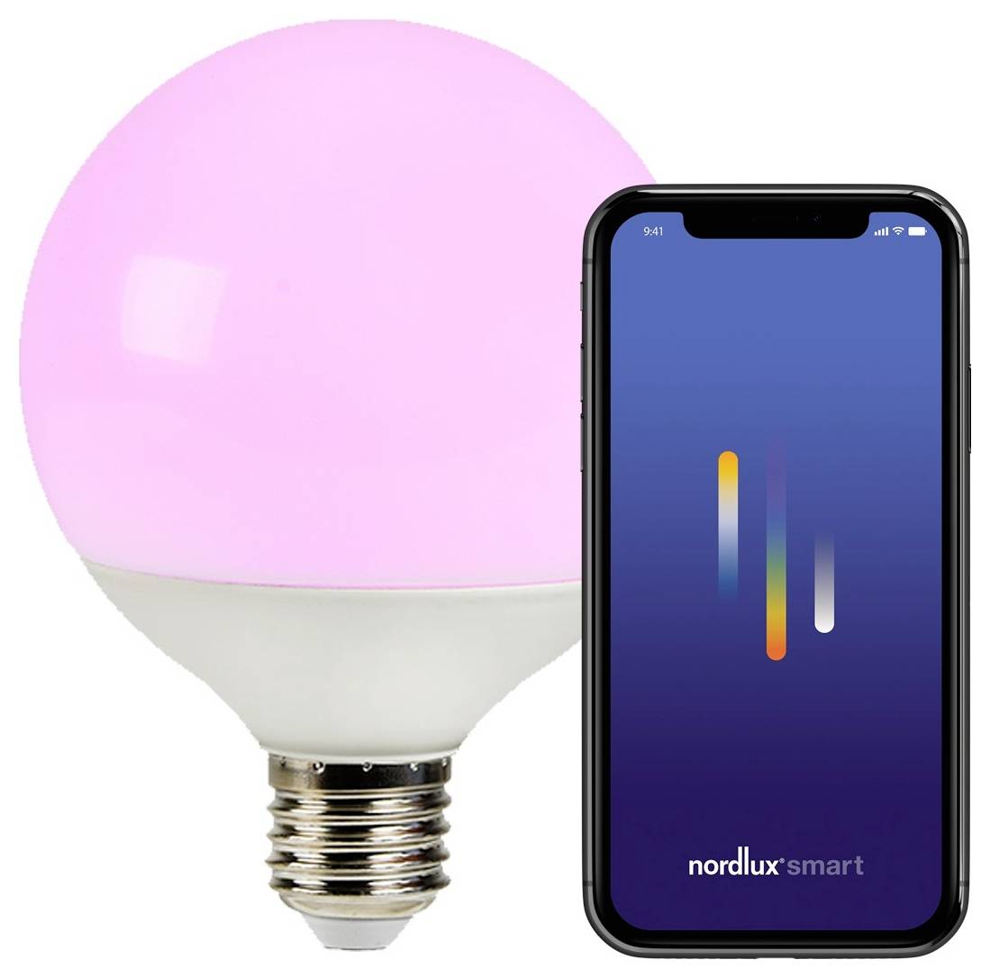 Eine intelligente Glühbirne gibt rosafarbenes Licht ab, neben einem Smartphone, auf dem die App 