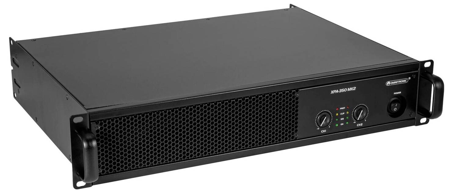 Ein schwarzer Audioverstärker mit Bedienungselementen und Anzeigen auf der Frontblende, zur Rack-Montage ausgelegt, aus frontaler Perspektive gezeigt.