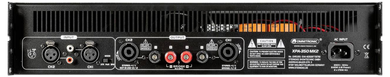 Das Rückpaneel eines schwarzen Omnitronic XMG-12 Lautsprechers mit Ein- und Verbindungsanschlüssen, Steuertasten und einem Griff auf der rechten Seite.