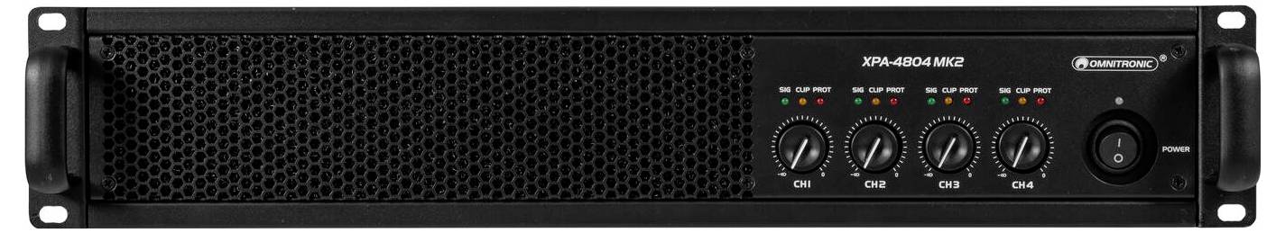 Ein schwarzes Verstärkerfeld mit einem Maschenrost, vier Reglern mit den Aufschriften „CH1