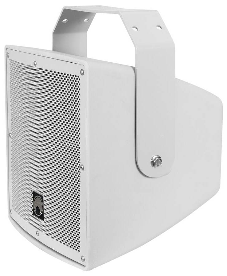 Ein weißer, wandmontierter Lautsprecher mit perforierter Frontplatte und metallischer Montageklammer, entwickelt für den Außen- oder öffentlichen Einsatz.