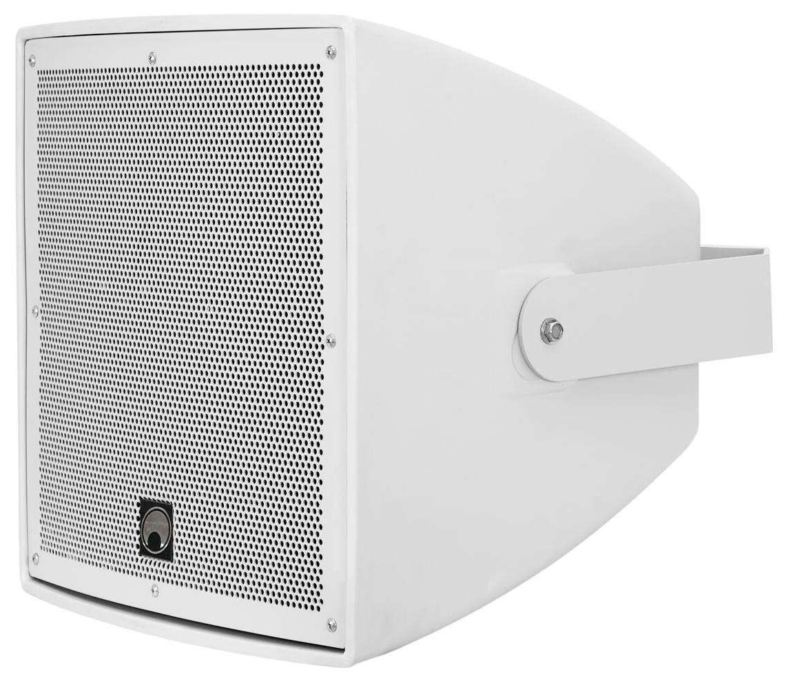 Ein weiß an der Wand montierter Hornlautsprecher mit perforiertem Metallgitter an der Vorderseite, verstellbaren Seitenbügeln und kleinem zentralem Logo.