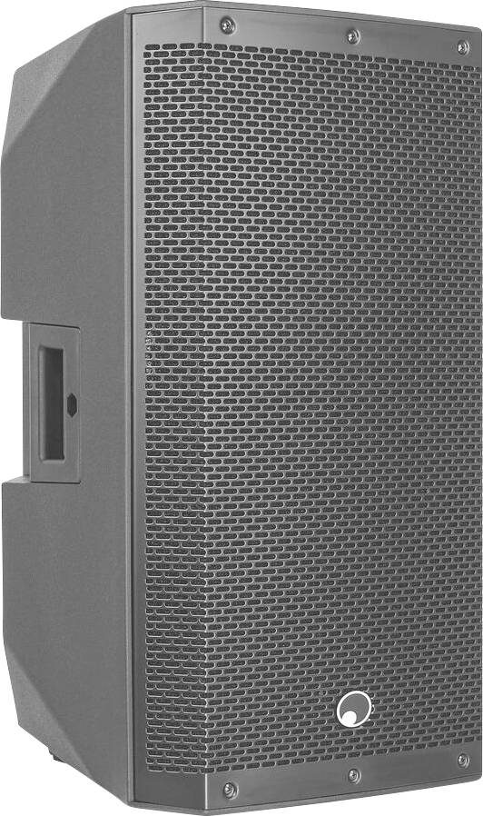 Ein schwarzer, rechteckiger professioneller Audiolautsprecher mit einem Metallgitter an der Vorderseite und einem Griff an der Seite wird gezeigt.