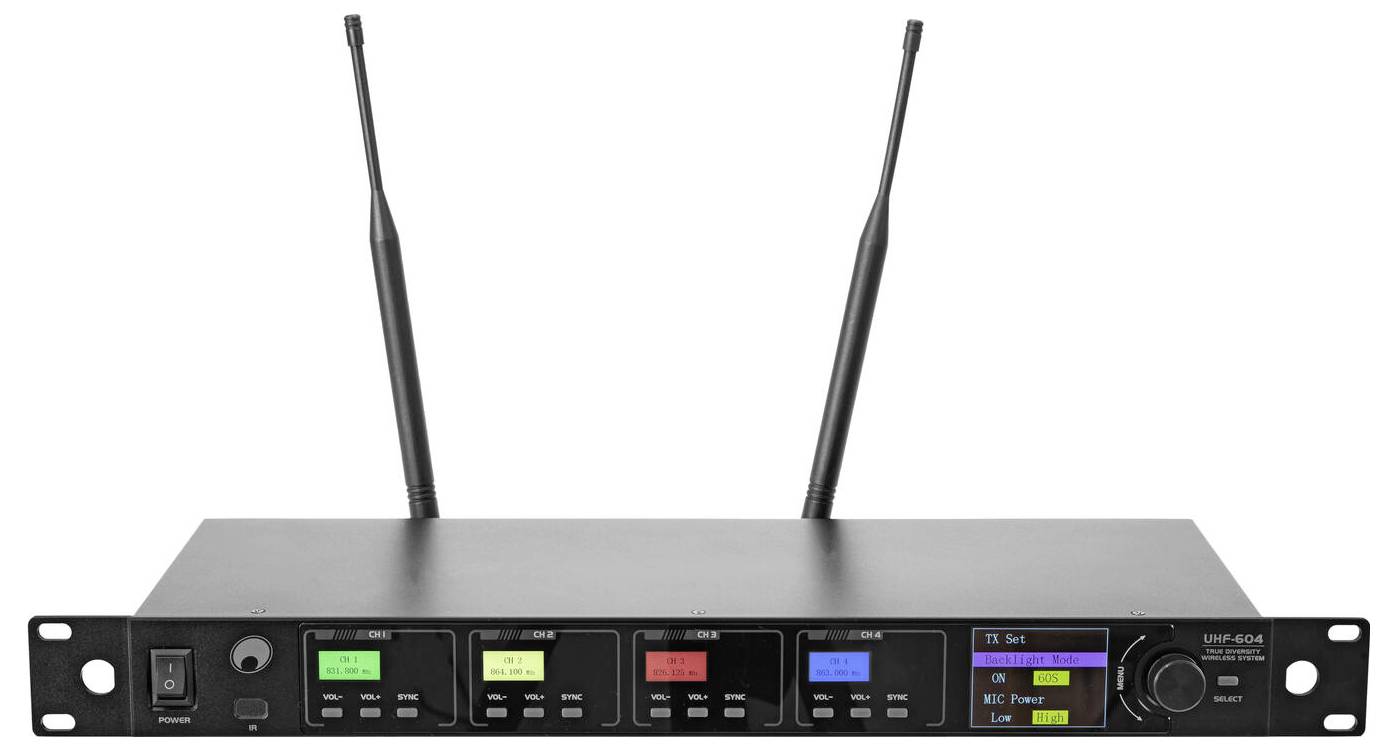 Ein kabelloses Mikrofon-Empfänger mit zwei Antennen, ausgestattet mit vier Kanälen, die jeweils ein eigenes Display und Bedienfeld für Einstellungen haben.
