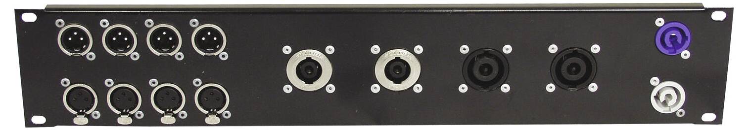 Ein schwarzes, rackmontierbares Audiopanel mit zwei Reihen von Anschlüssen, einschließlich XLR- und Speakon-Typen, das für die Verbindung von Audiogeräten verwendet wird.