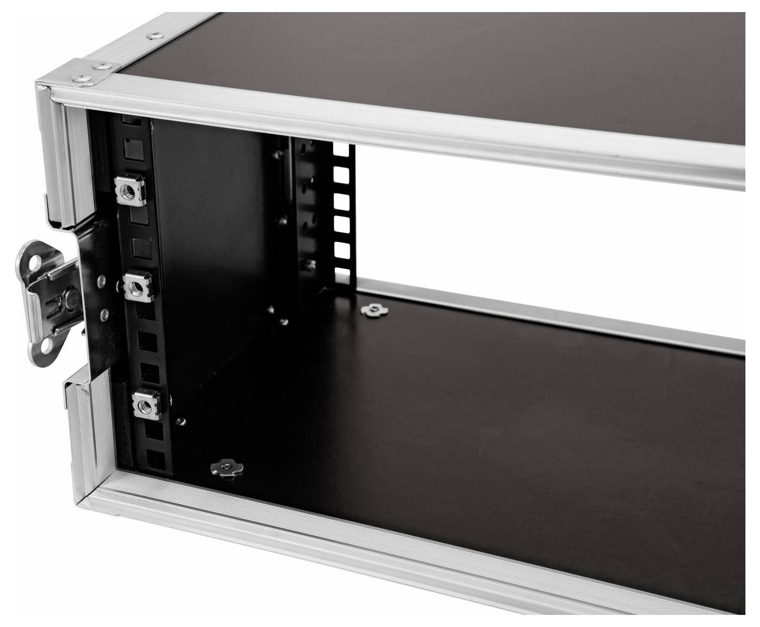 Ein offenes, leeres schwarz-silbernes Rack-Mount-Gehäuse mit Steckplätzen und Anschlussleisten an der Seite, das zur Aufnahme elektronischer Ausrüstung verwendet wird.