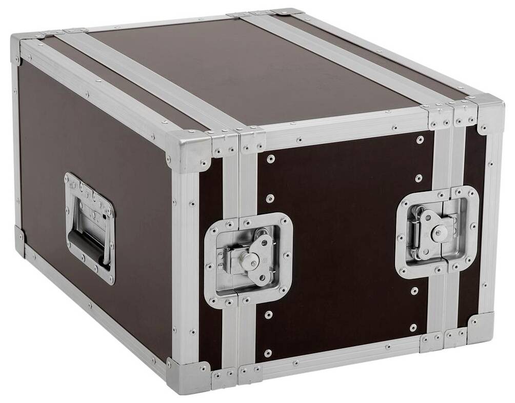 Ein brauner Lagerbehälter mit Metallverstärkungen und seitlichen Griffen, der zur sicheren Beförderung von Ausrüstung oder Materialien verwendet wird.