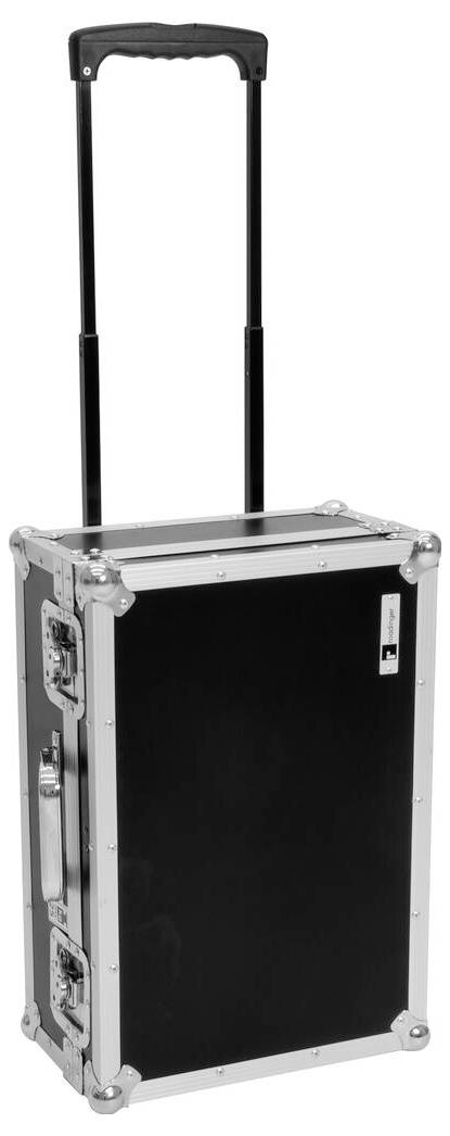 Ein schwarzer Rollkoffer mit ausfahrbarem Griff, silbernen Kanten und Metallverschlüssen, konzipiert zum sicheren Transport und Schutz von Gegenständen.