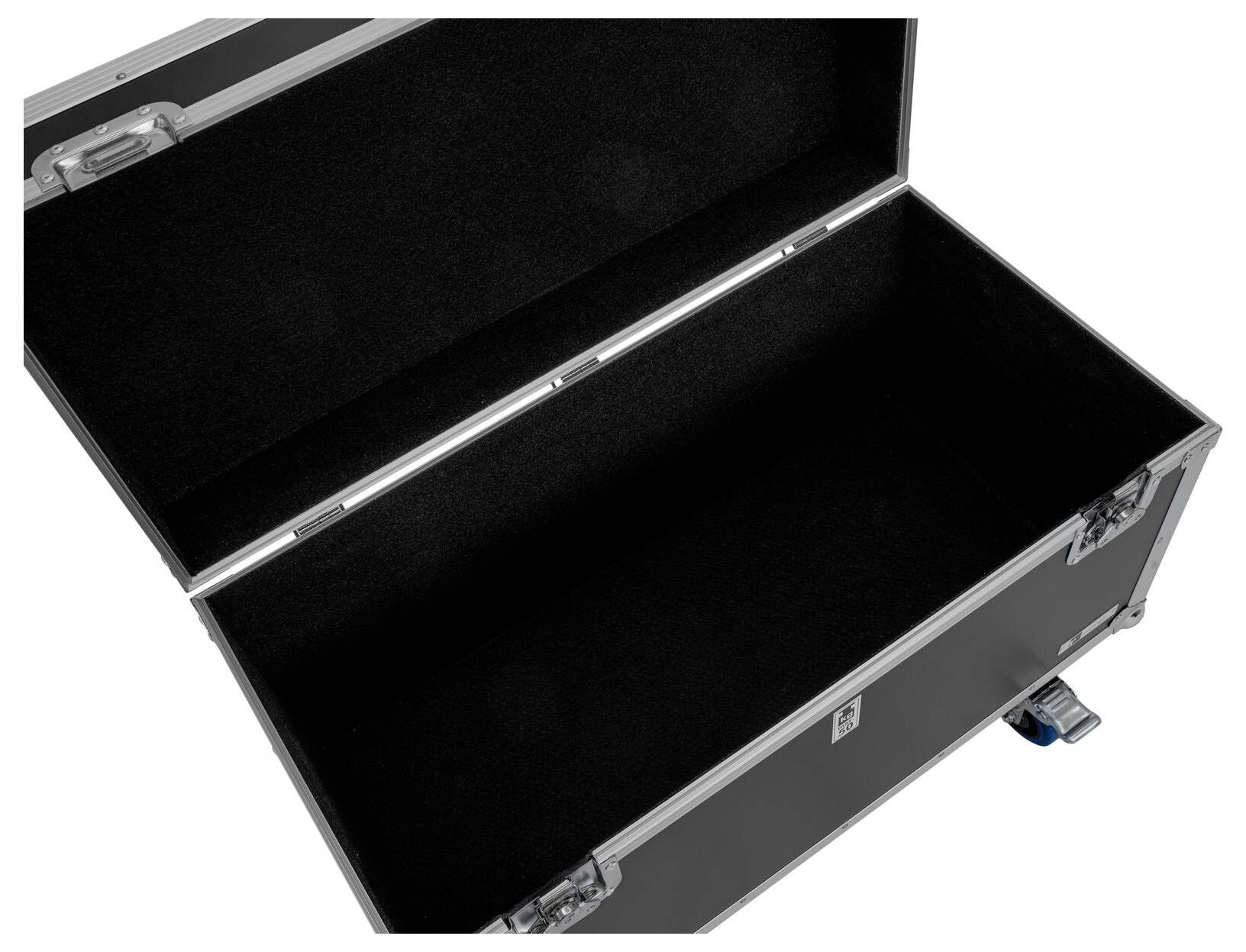 Ein offener, leerer schwarzer Lagerungskoffer mit robustem Metallrahmen, der einen geräumigen Innenraum offenbart. Der Deckel ist mit Scharnieren verbunden, und die Außenseite hat Metallkanten.