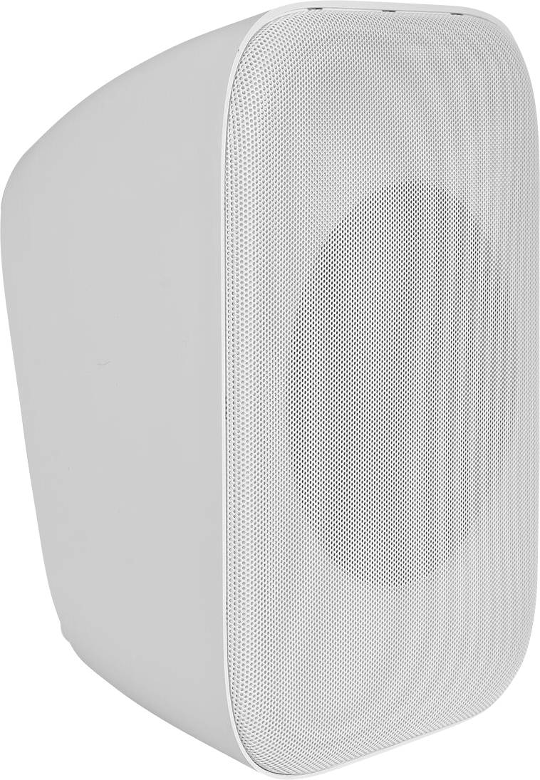 Ein weißer Regallautsprecher mit Meshfront, schräg positioniert, um seine Seiten- und Vorderansicht zu zeigen, vor einem einfachen Hintergrund.
