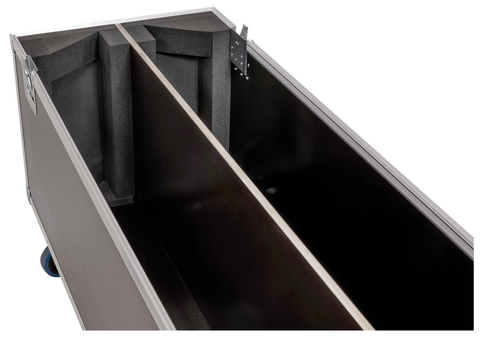 Schwarzer Stauraum-Koffer mit zwei separaten Fächern, Metallecken und Rädern zum Transport.