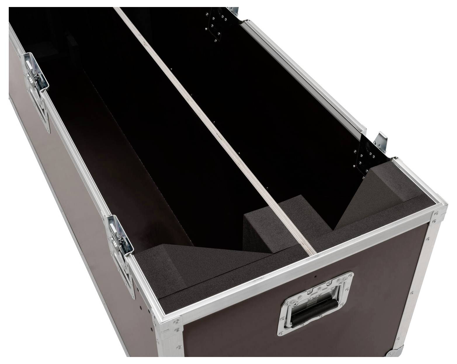 Ein leerer, offener Flugkoffer mit zwei Fächern, Metallkanten und einem Griff, typischerweise zur sicheren Beförderung von Ausrüstung verwendet.