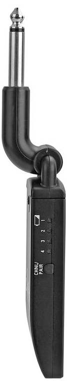 Ein schwarzer, kabelloses Audioübertragungsgerät mit einem 1/4-Zoll-Stecker und Steuertasten, von der Seite betrachtet.