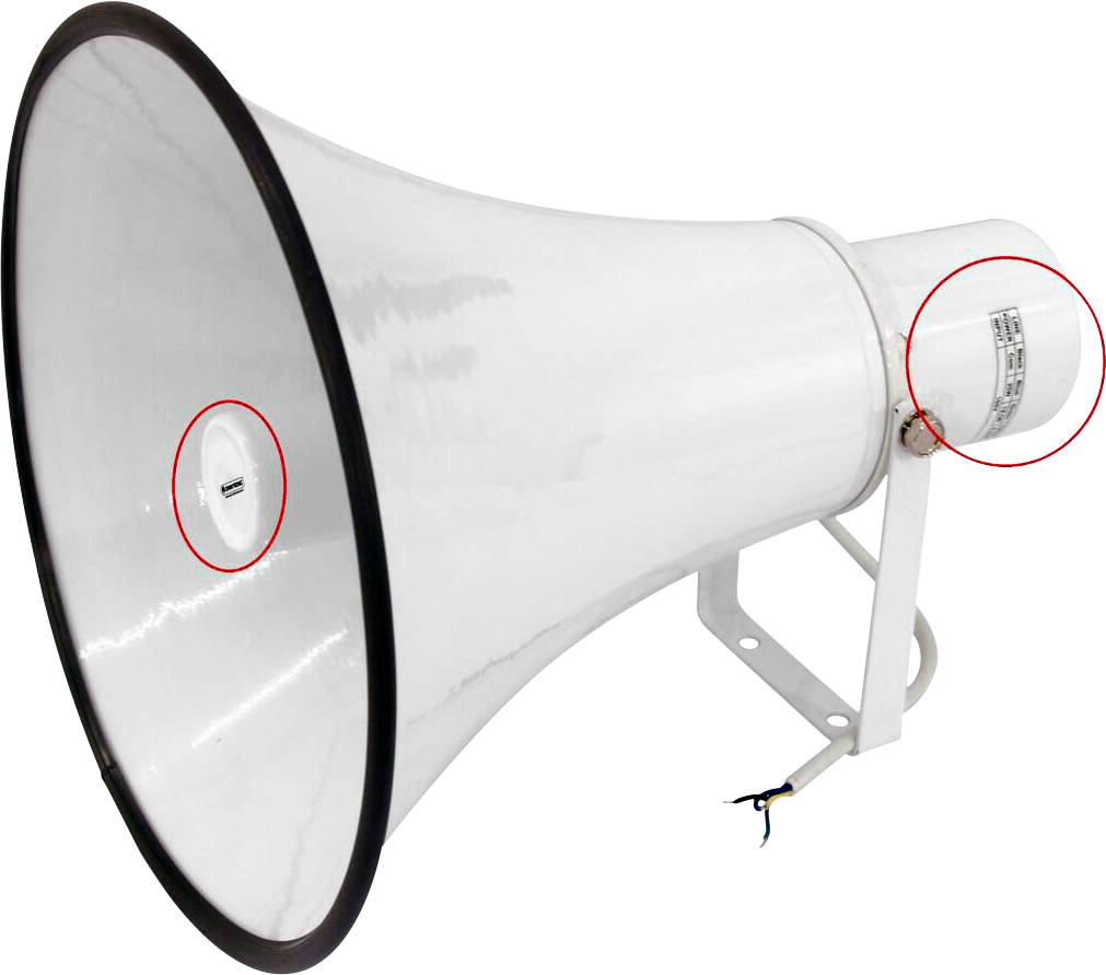 Ein weißes Megafon mit einer Halterungsklammer und freiliegenden Drähten, wahrscheinlich für eine Lautsprecheranlage oder Außenankündigungen.