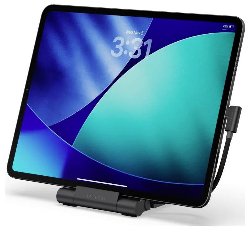 Tablet in einer Ladestation, zeigt einen Sperrbildschirm mit der Uhrzeit 3:31 und dem Datum Mi 5. Nov.