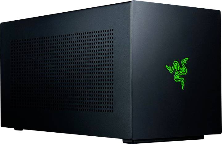Ein schwarzes externes Grafikkartengehäuse mit grünem Razer-Logo, mit belüftetem Panel zur Kühlung, entwickelt für leistungsstarkes Gaming.