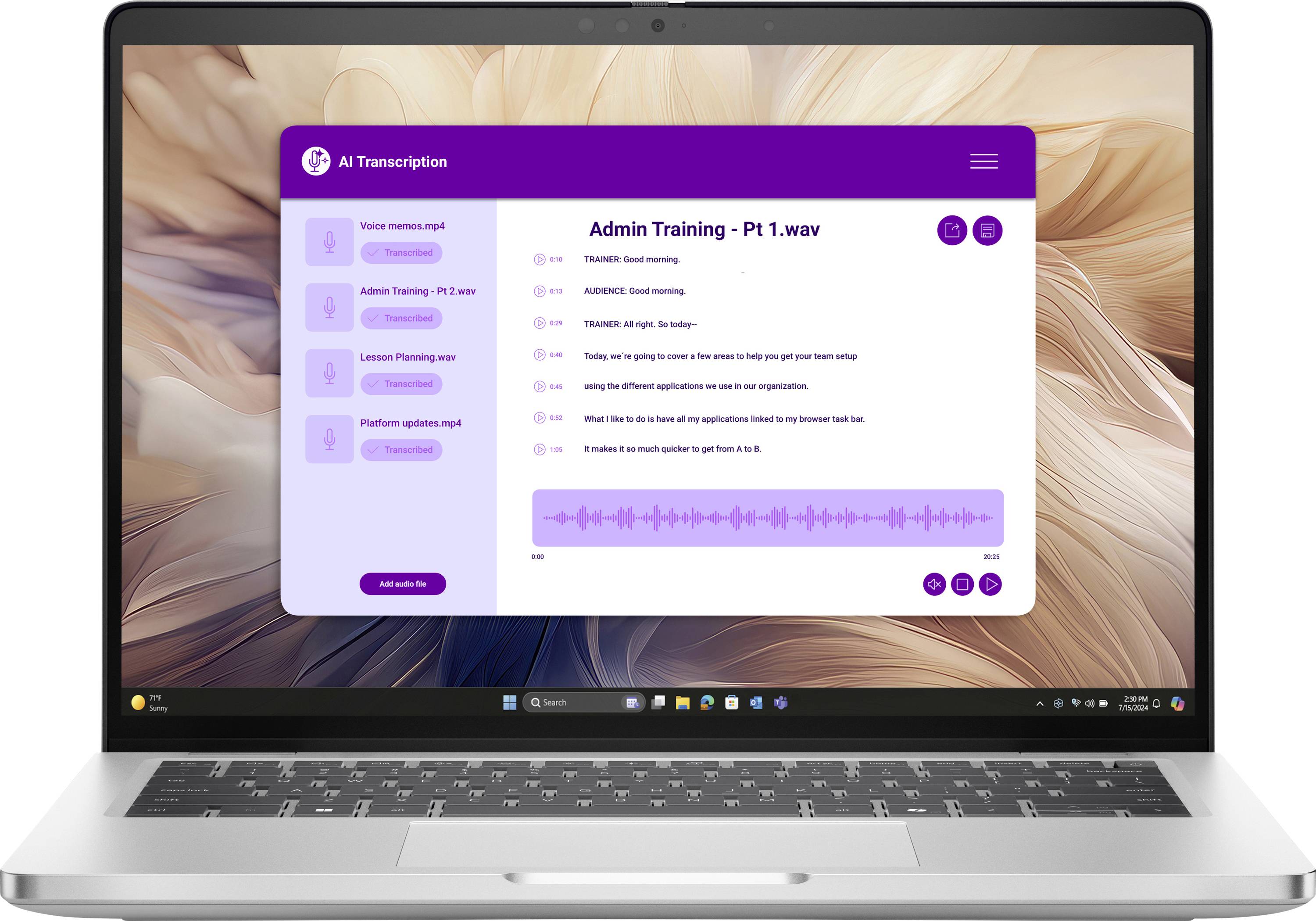 Ein Laptop-Display zeigt eine Benutzeroberfläche einer KI-Transkriptionssoftware mit aufgelisteten Audiodateien. Eine Wellenform für „Admin Training - P1.wav