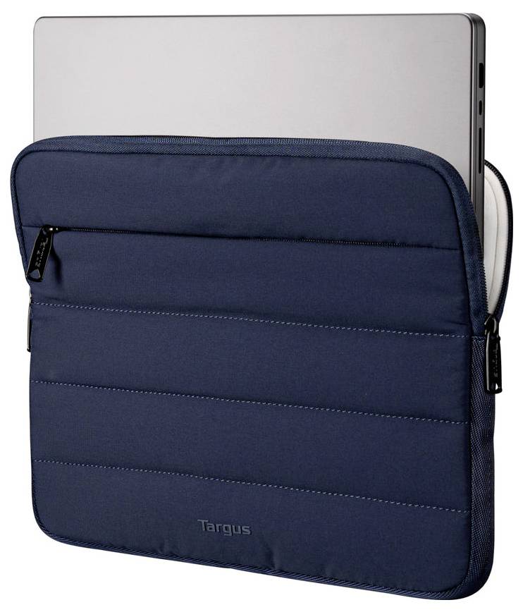 Ein Laptop, der teilweise in einer dunkelblauem Targus-Schutzhülle mit Reißverschluss steckt, die zum Schutz während des Transports konzipiert ist.