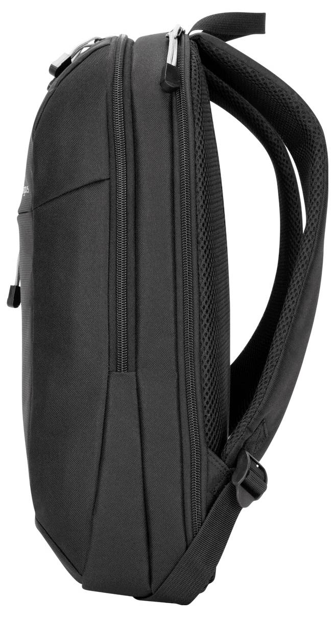 Ein schlanker schwarzer Rucksack, von der Seite gezeigt, mit verstellbaren gepolsterten Trägern und einem Hauptfach mit Reißverschluss.