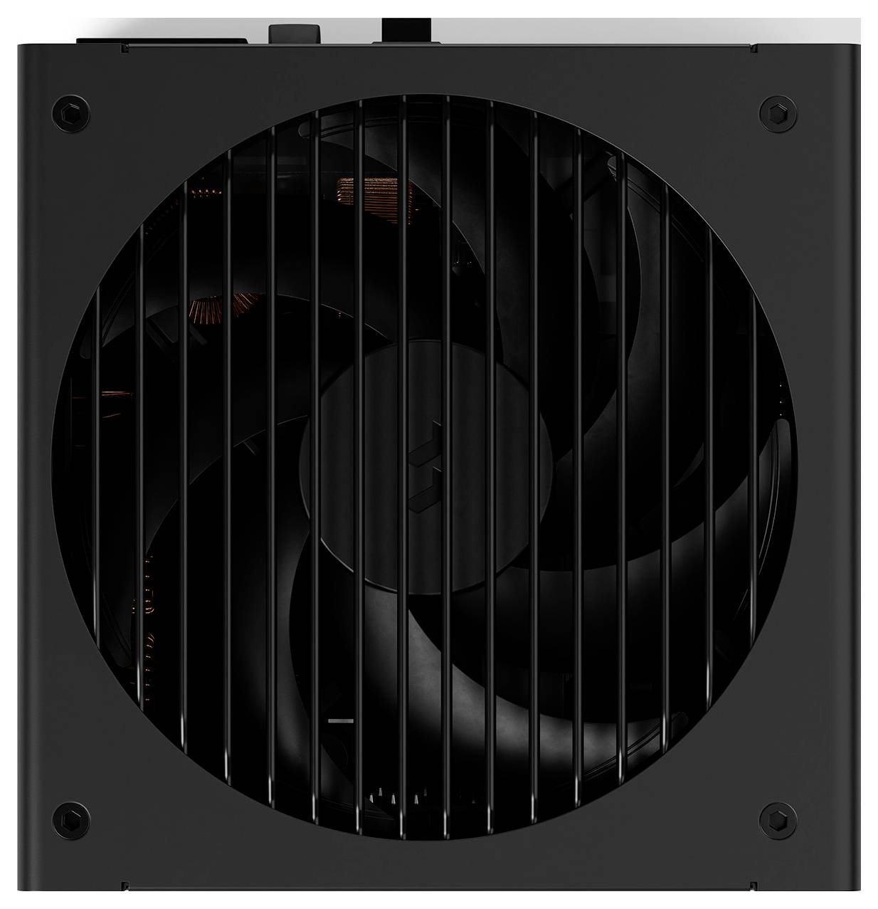 Nahaufnahme einer schwarzen Computer-Stromversorgungseinheit mit einem großen, kreisförmigen Kühlungsventilator hinter einem Gitter.
