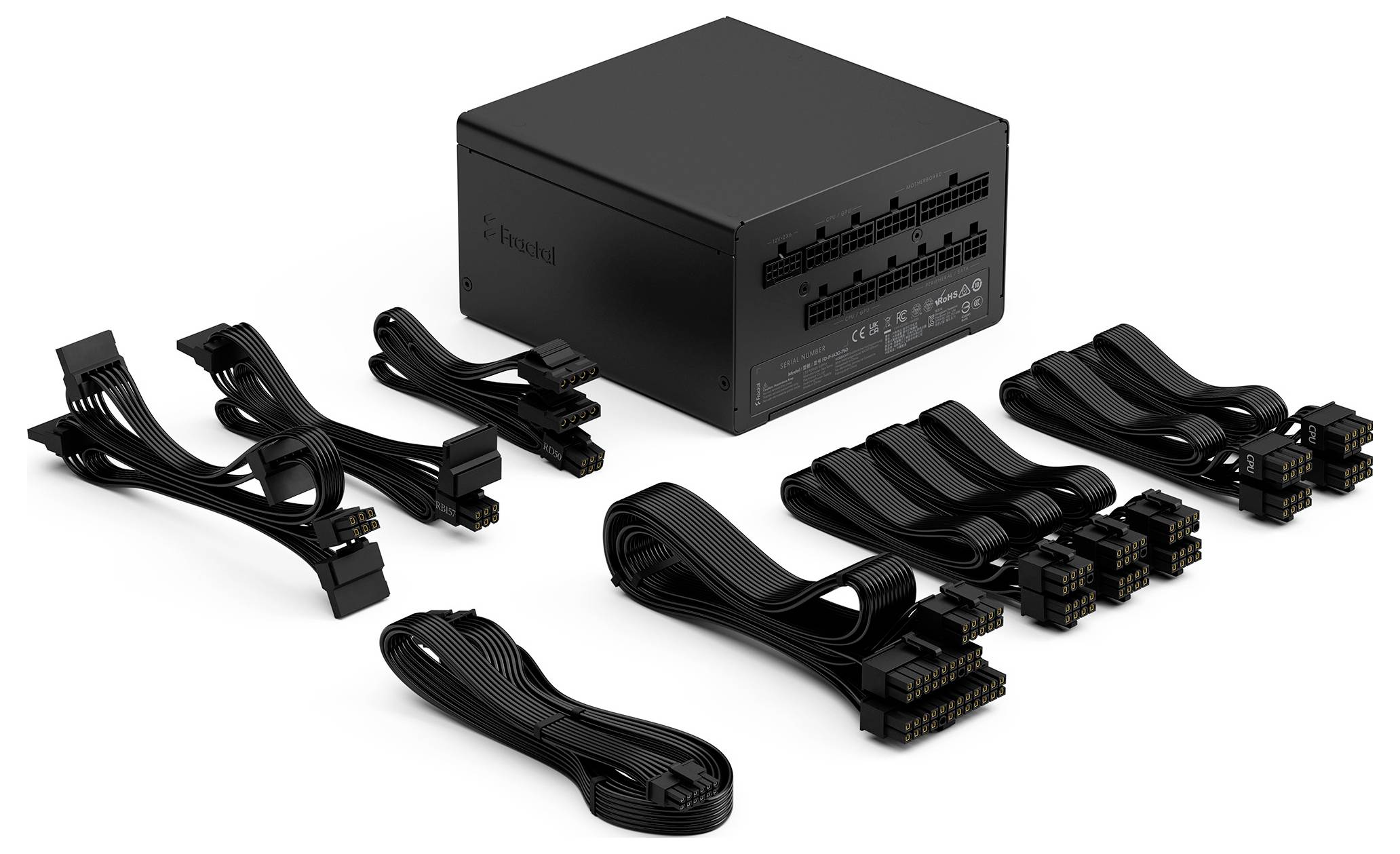 Schwarzes modulares Computer-Netzteil mit mehreren abnehmbaren Kabelsträngen und Steckverbindern, die auf weißem Hintergrund um es herum angeordnet sind.