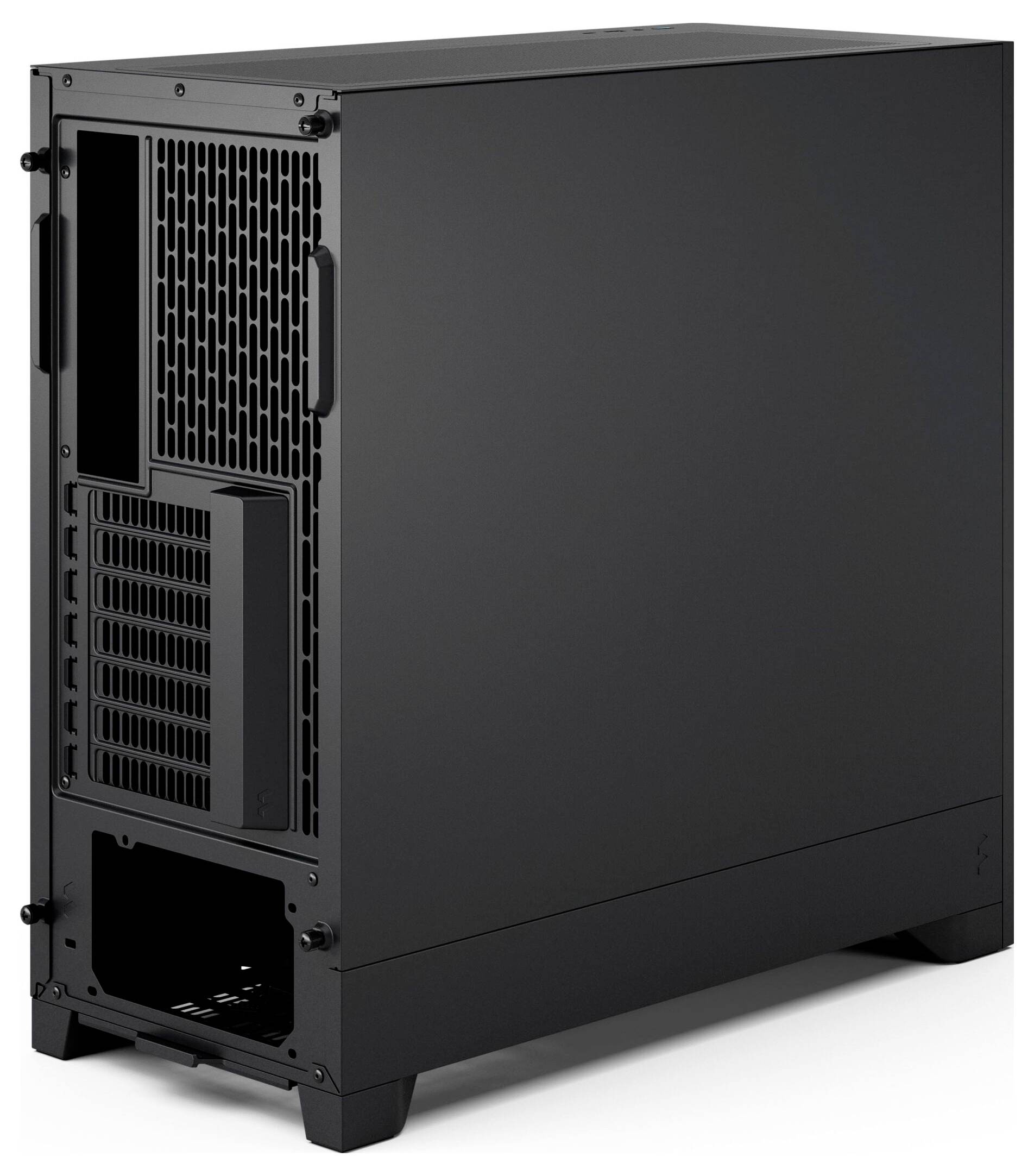 Ein schwarzes Computergehäuse mit Mesh-Paneelen an der Vorderseite und Seitenseite, die eine Luftzirkulation ermöglichen. Es verfügt über mehrere Anschlüsse auf der unteren Vorderkante.