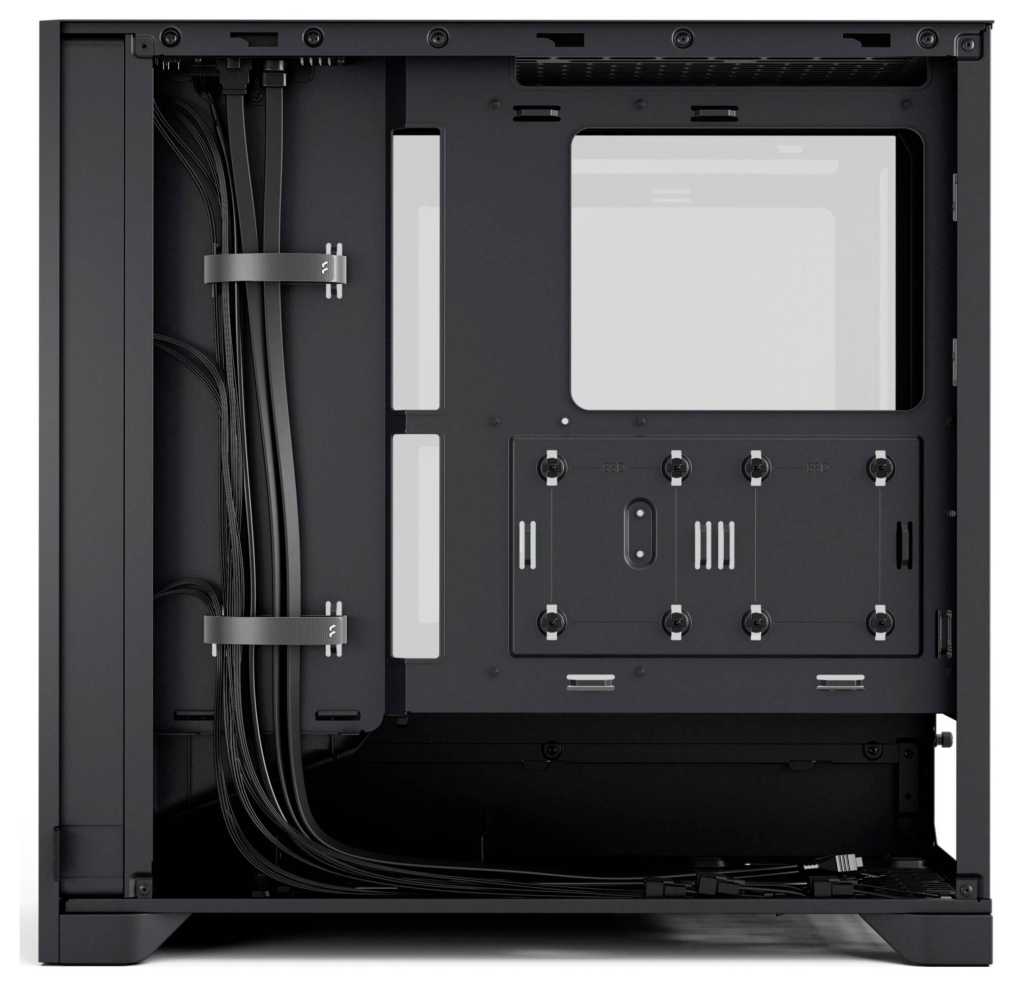 Ein schwarzes Computergehäuse mit entferntem Seitenpanel, das Kabelmanagement-Gurte und Befestigungspunkte für Komponenten zeigt.