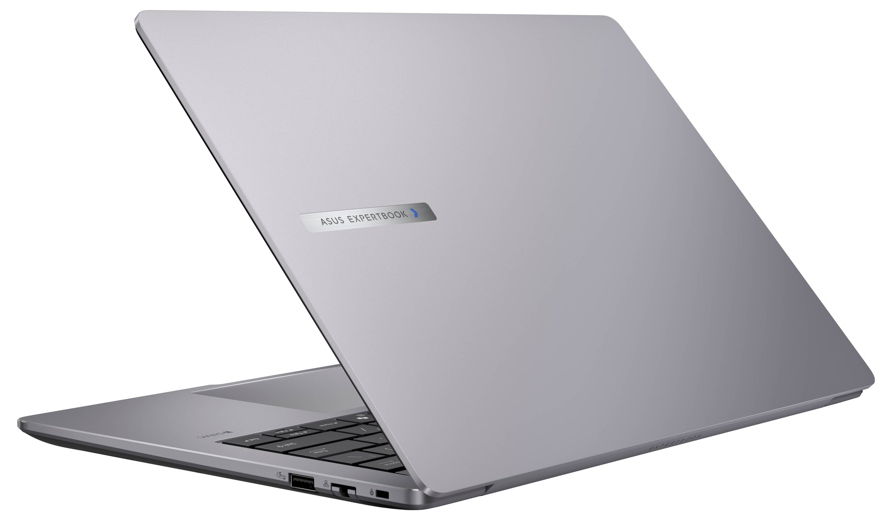 Geschlossener silberner Laptop in Dreiviertelperspektive, teilweise geöffnet mit sichtbarer Tastatur auf weißem Hintergrund.