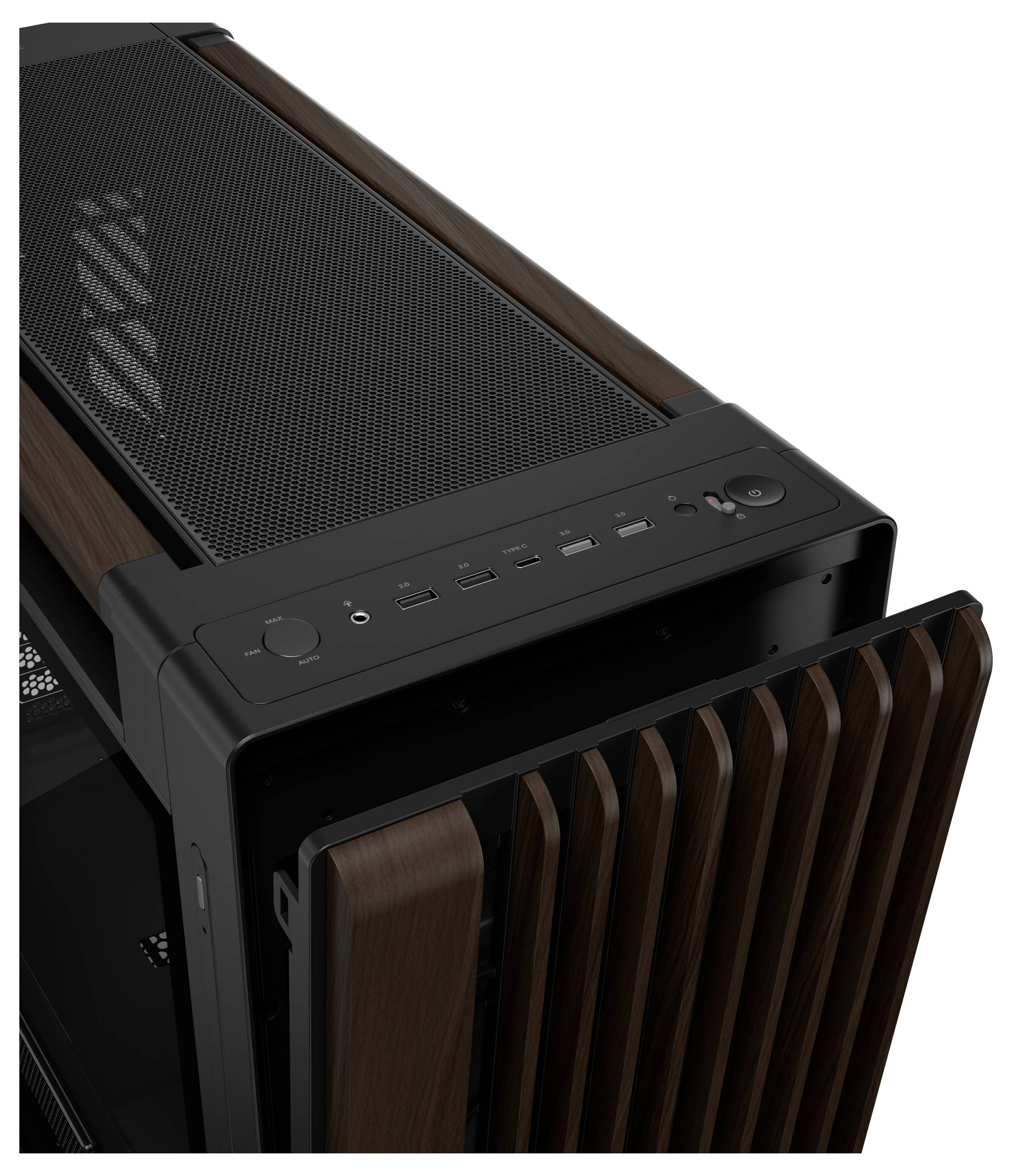Nahaufnahme eines Computergehäuses, die das obere Bedienfeld mit belüftetem Design und Bedienelemente an der Vorderseite zeigt, einschließlich Ein-/Ausschalter und USB-Anschlüsse.