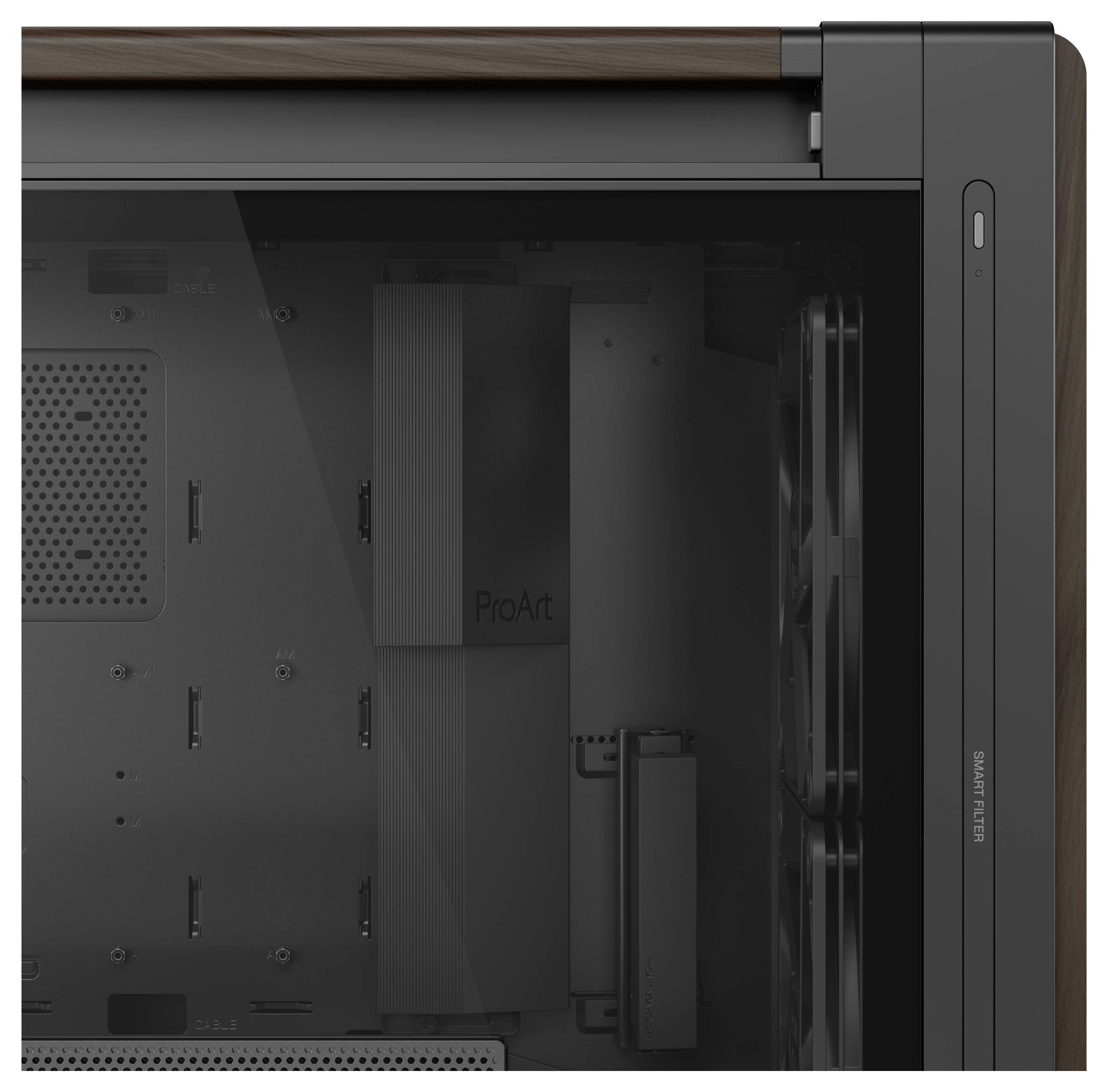 Das Innere eines Desktop-Computergehäuses wird von oben gezeigt und hebt den Motherboard-Bereich und den Belüftungsraum auf der linken Seite hervor.