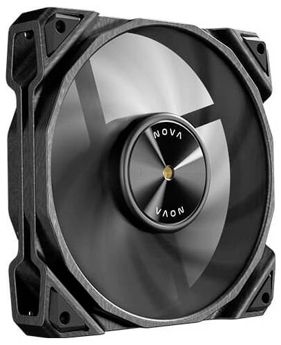 Ein schwarzer Computer-Kühlventilator mit kreisförmiger Mittelbeschriftung „NOVA