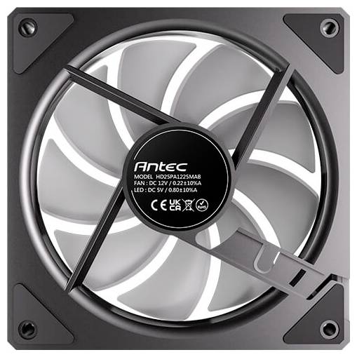 Eine Nahaufnahme eines Computerkühlers der Marke 'Antec'. Der Lüfter hat einen schwarzen Rahmen mit geschwungenen, durchscheinenden Blättern. Modell: H12SPA12S2MAB.