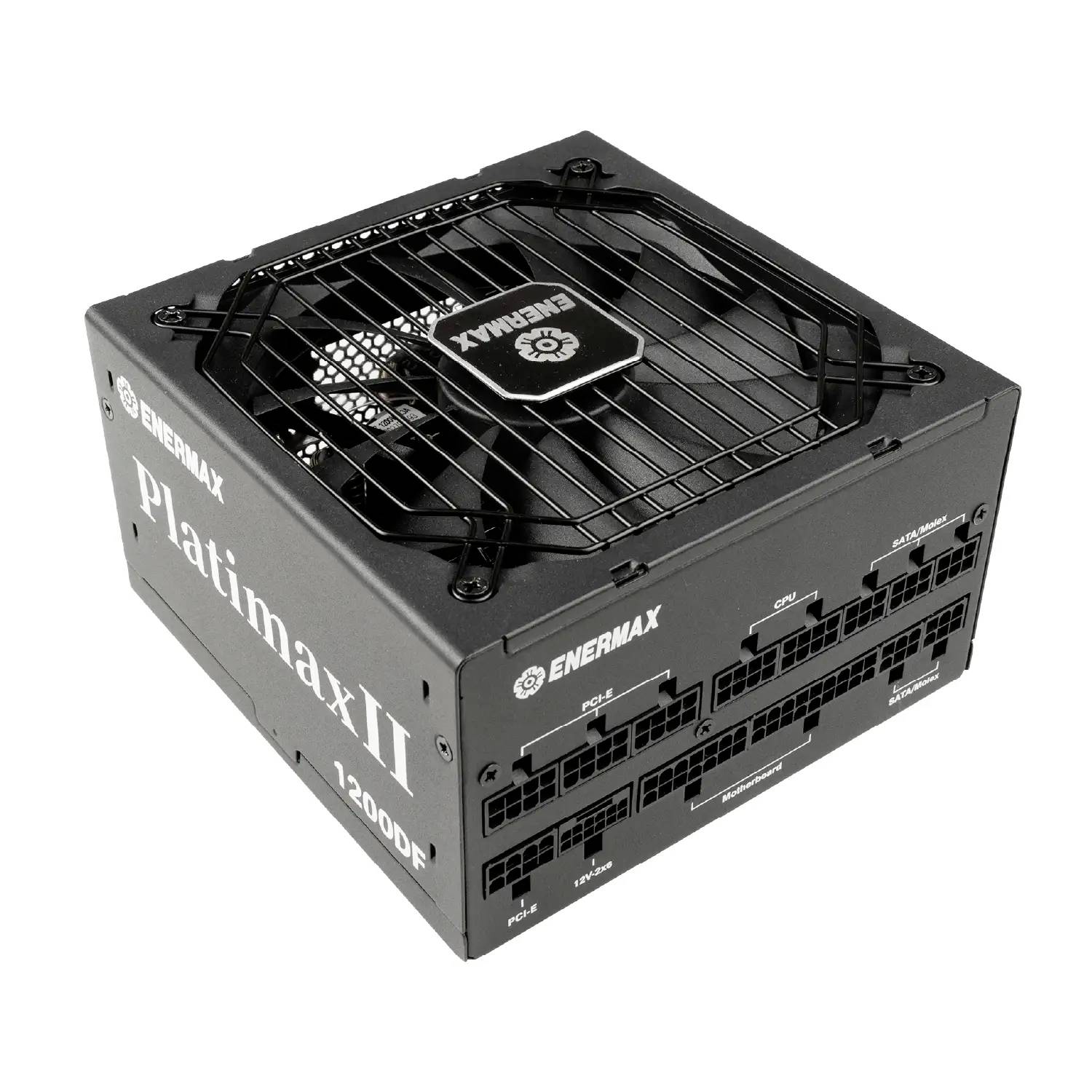 Enermax Platimax 1200W Computernetzteils mit Kühlventilator, Netzschalter und AC-Eingangsbuchse.
