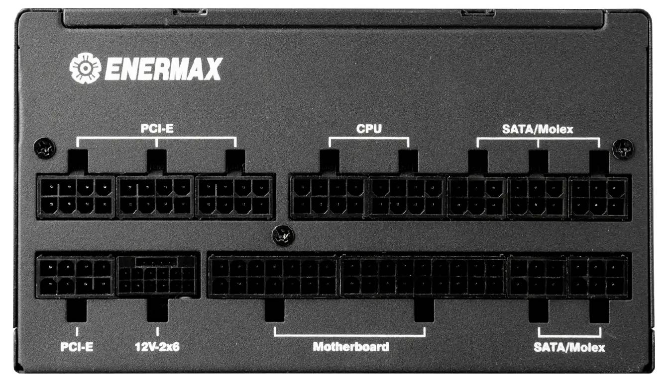 Nahaufnahme eines modularen Enermax-Netzteils mit beschrifteten Anschlussports für PCI-E, CPU, SATA/Molex, Motherboard und 12V-2x6-Verbindungen.