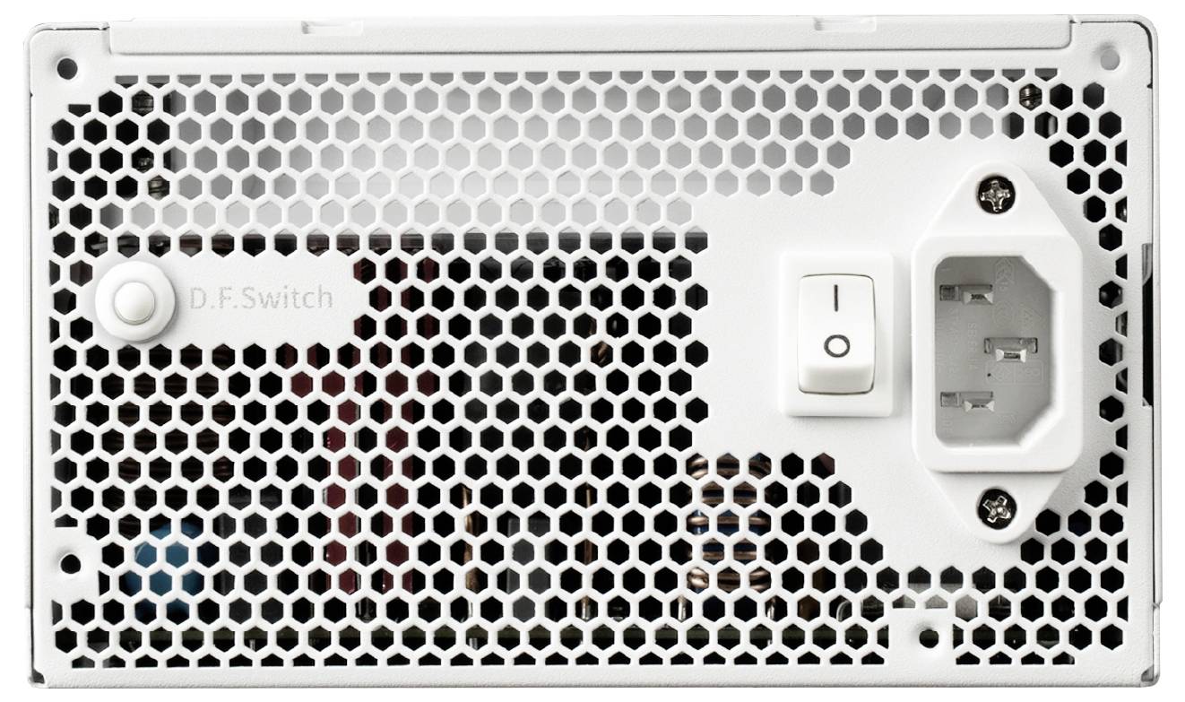 Rückseite eines Computernetzteil mit Wabenrost, Stromschalter und Wechselstromeingangsanschluss.
